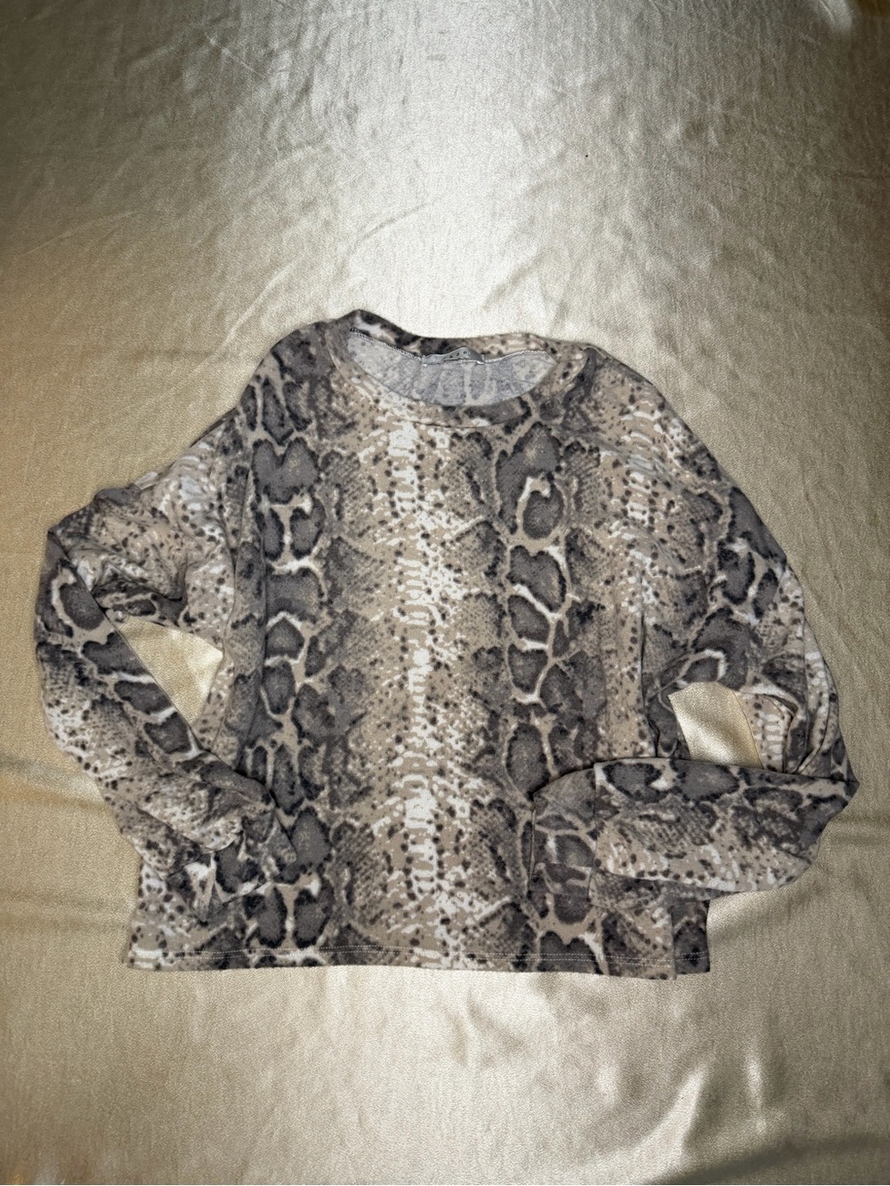 Gaze Snake Print Super Soft Gray Tan Knit Top Size Medium